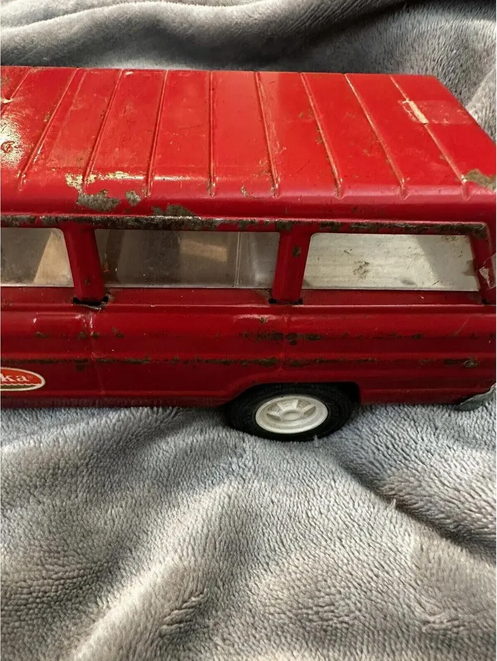 Vintage 1960's Tonka Red Jeep Wagoneer Pressed Steel Toy Truck 9